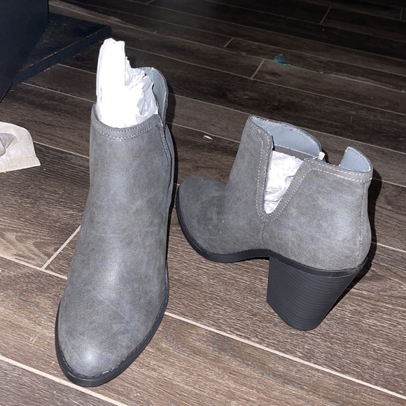 Ms Kaylee - Picture 2 of 3